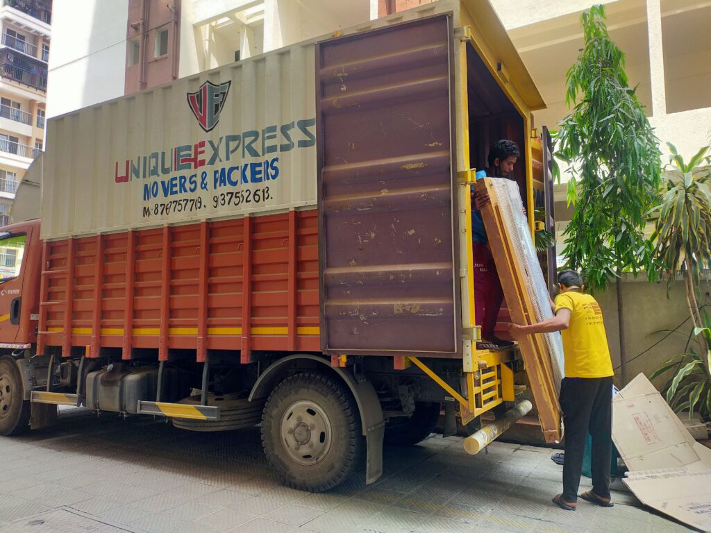Best Packers and Movers for Catholic Syrian Bank (CSB Bank) Employees – Unique Express 11 Packers and Movers